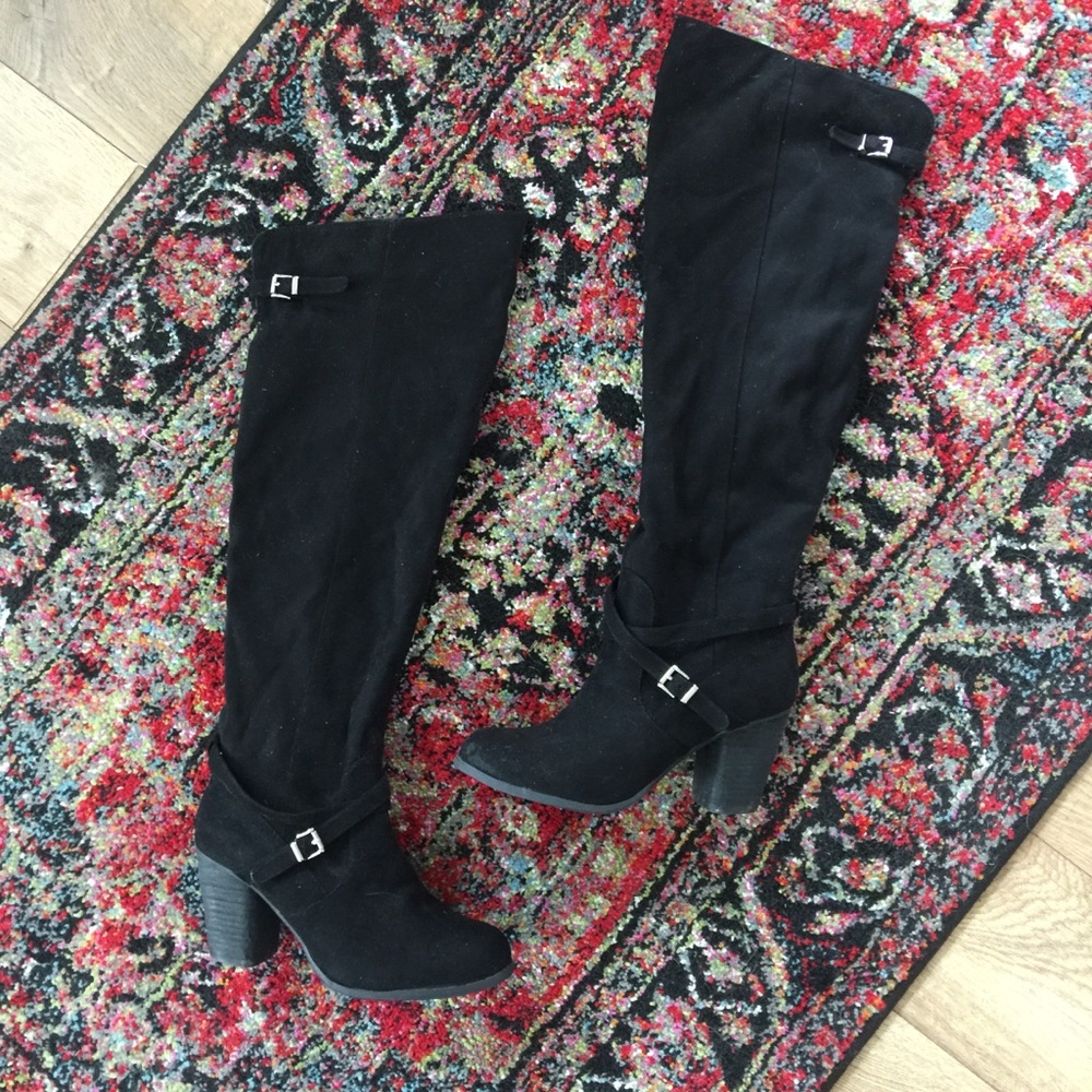 Black suede heel buckle boots